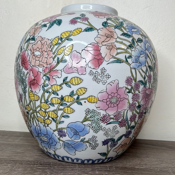 Vintage WBI chinoserie vase porcelain